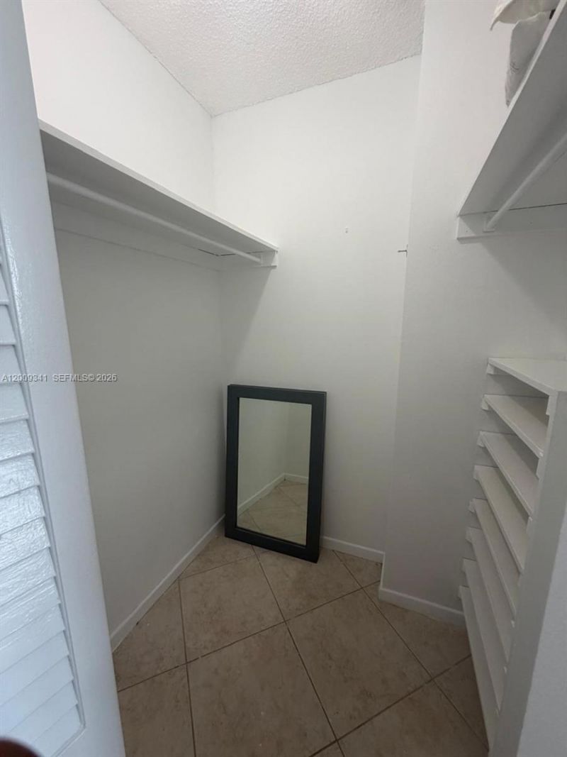 300 Bayview Dr , Unit 915, Sunny Isles Beach, FL 33160 Photo