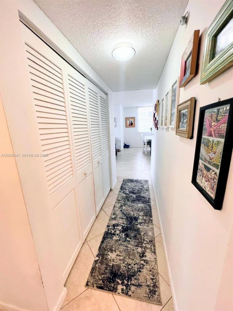 300 Bayview Dr , Unit 915, Sunny Isles Beach, FL 33160 Photo