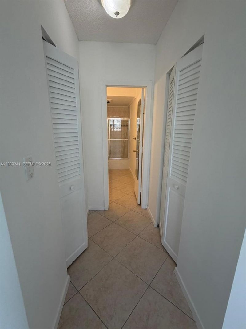 300 Bayview Dr , Unit 915, Sunny Isles Beach, FL 33160 Photo