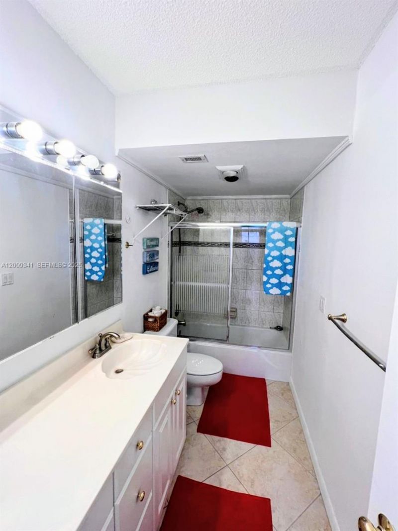 300 Bayview Dr , Unit 915, Sunny Isles Beach, FL 33160 Photo