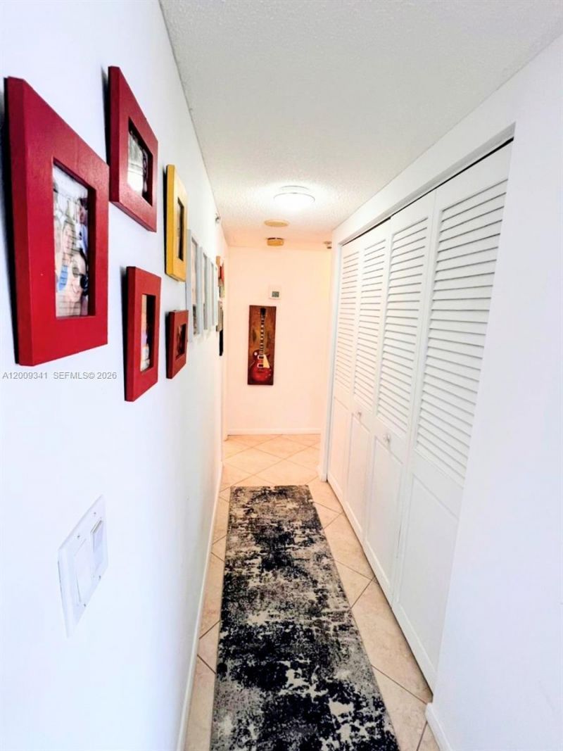 300 Bayview Dr , Unit 915, Sunny Isles Beach, FL 33160 Photo