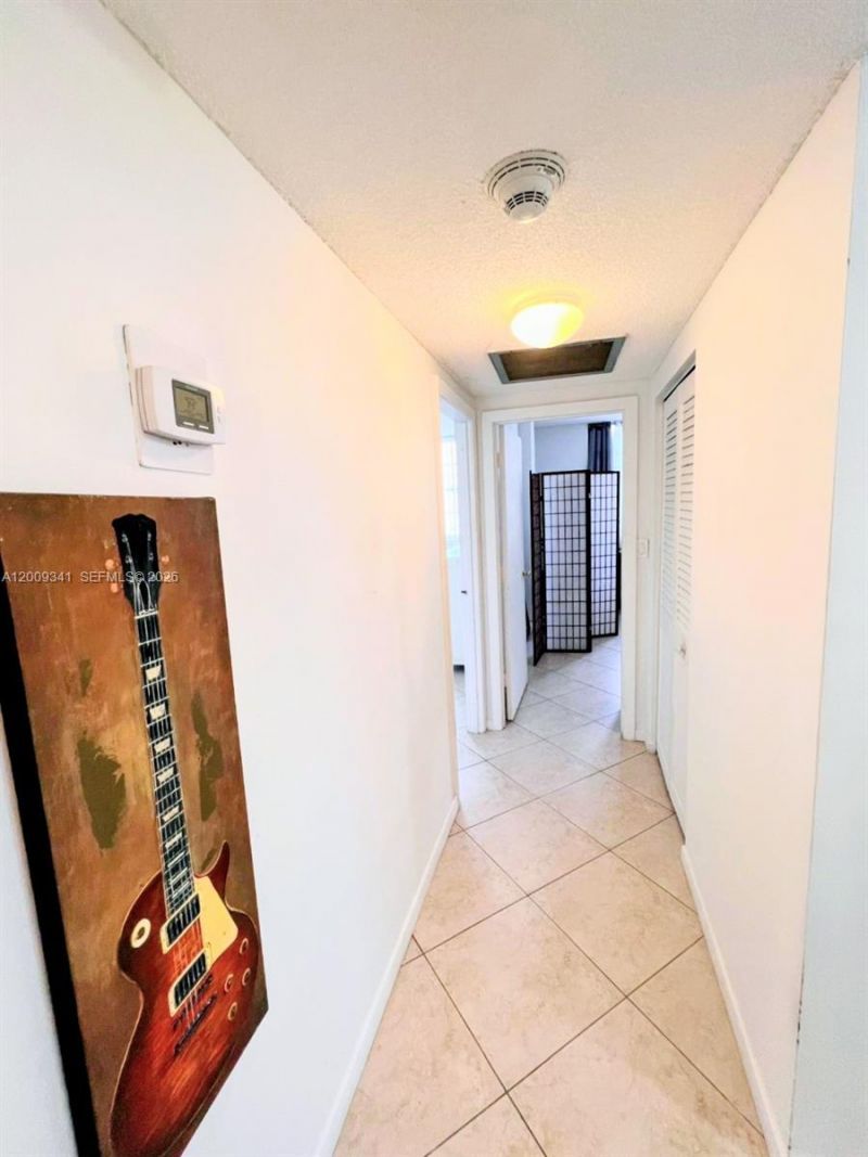 300 Bayview Dr , Unit 915, Sunny Isles Beach, FL 33160 Photo