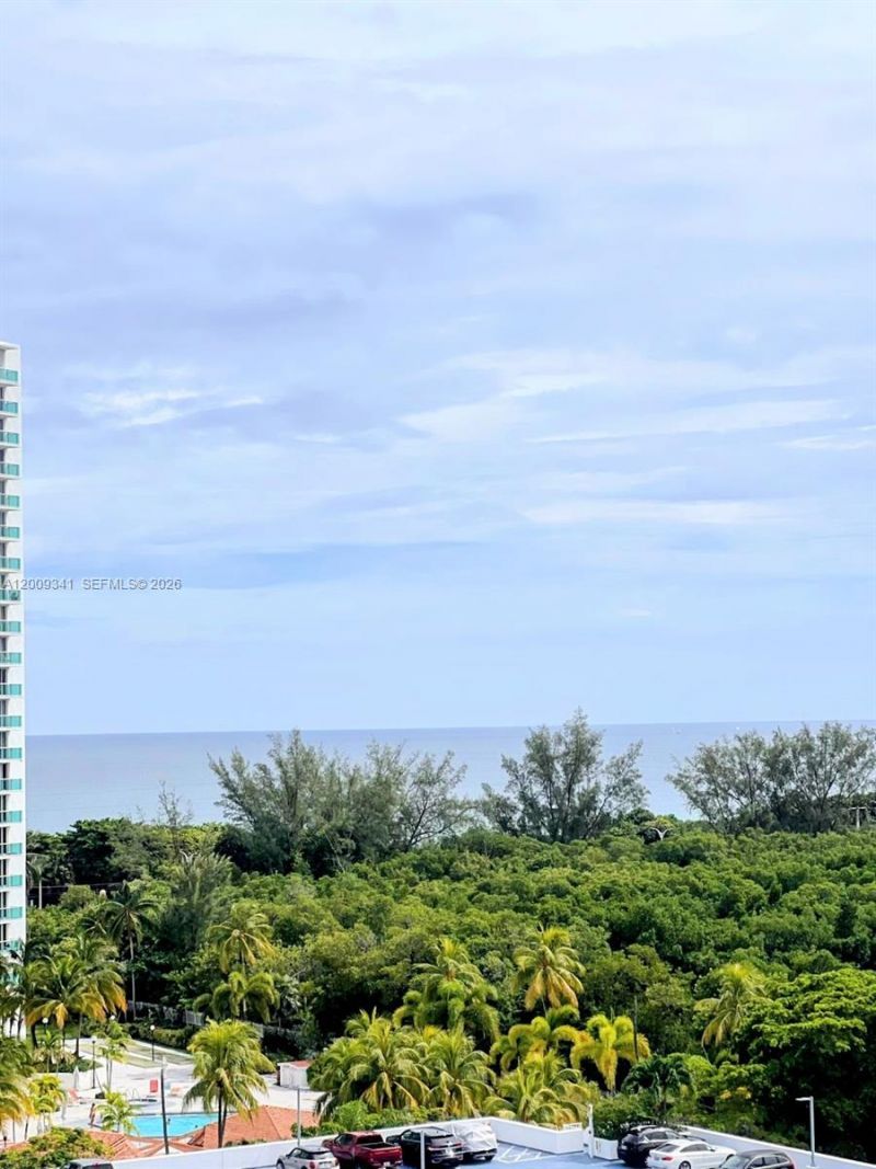 300 Bayview Dr , Unit 915, Sunny Isles Beach, FL 33160 Photo