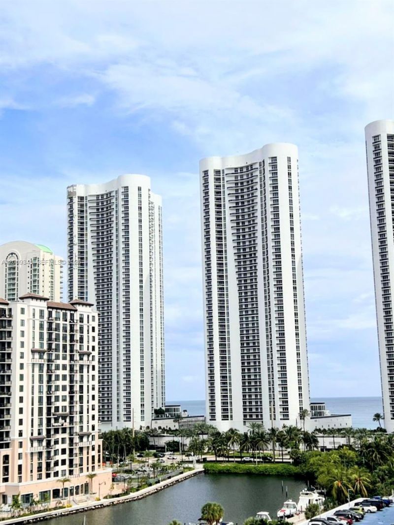 300 Bayview Dr , Unit 915, Sunny Isles Beach, FL 33160 Photo
