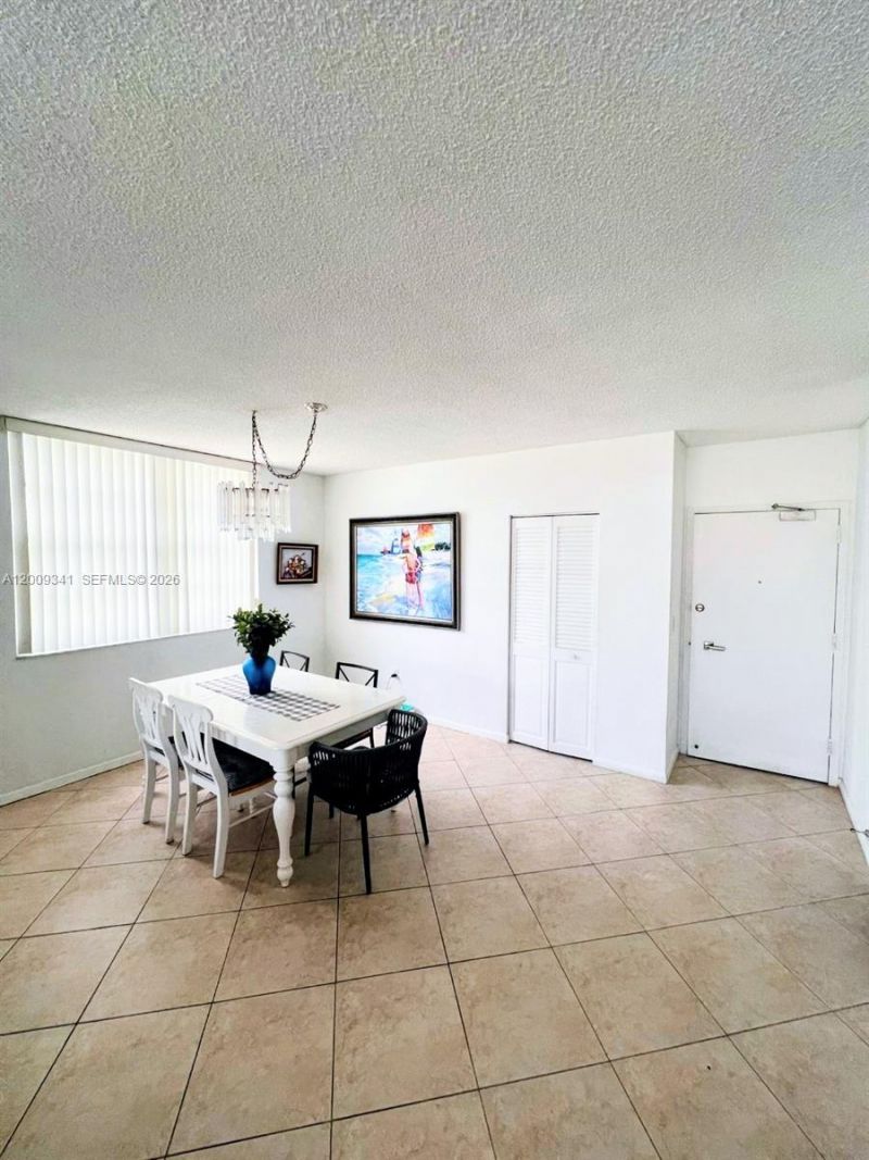 300 Bayview Dr , Unit 915, Sunny Isles Beach, FL 33160 Photo