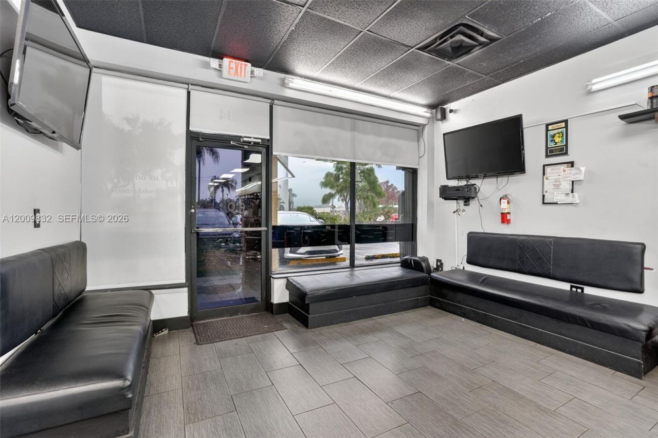 Established Barbershop For Sale â?? Prime Kendall , Kendall, FL 33175 Photo