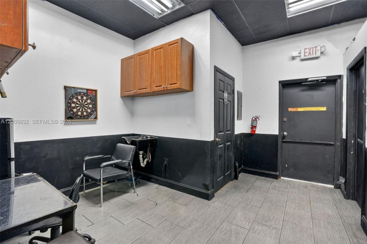 Established Barbershop For Sale â?? Prime Kendall , Kendall, FL 33175 Photo