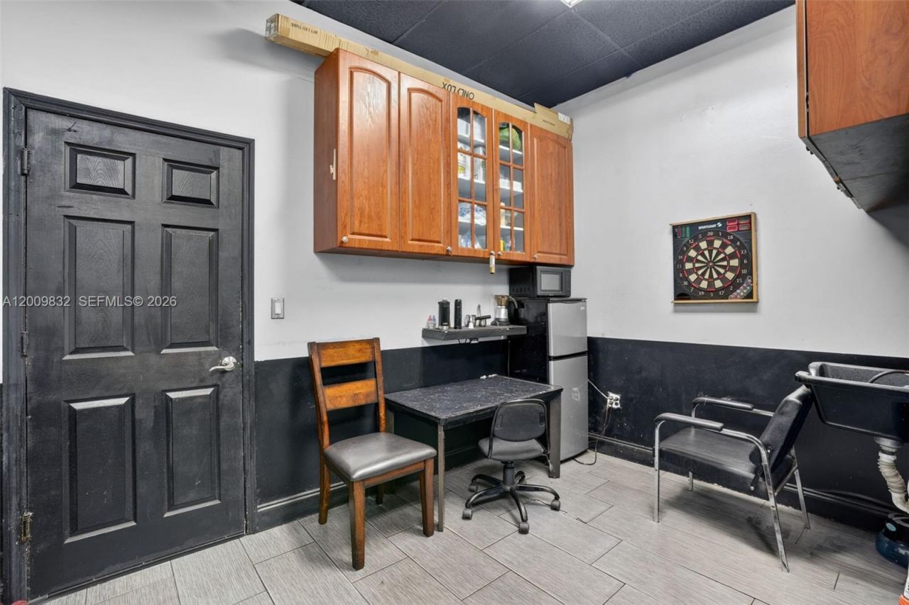 Established Barbershop For Sale â?? Prime Kendall , Kendall, FL 33175 Photo