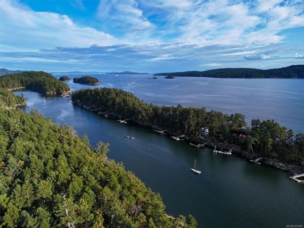 14 Secret Island , Prevost Island, BC V8K 1X4