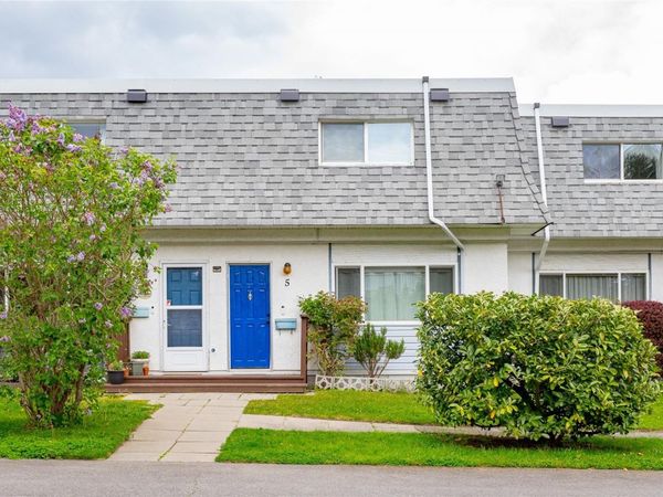 1040 Kenneth St , Unit 5, Saanich, BC V8X 3J5