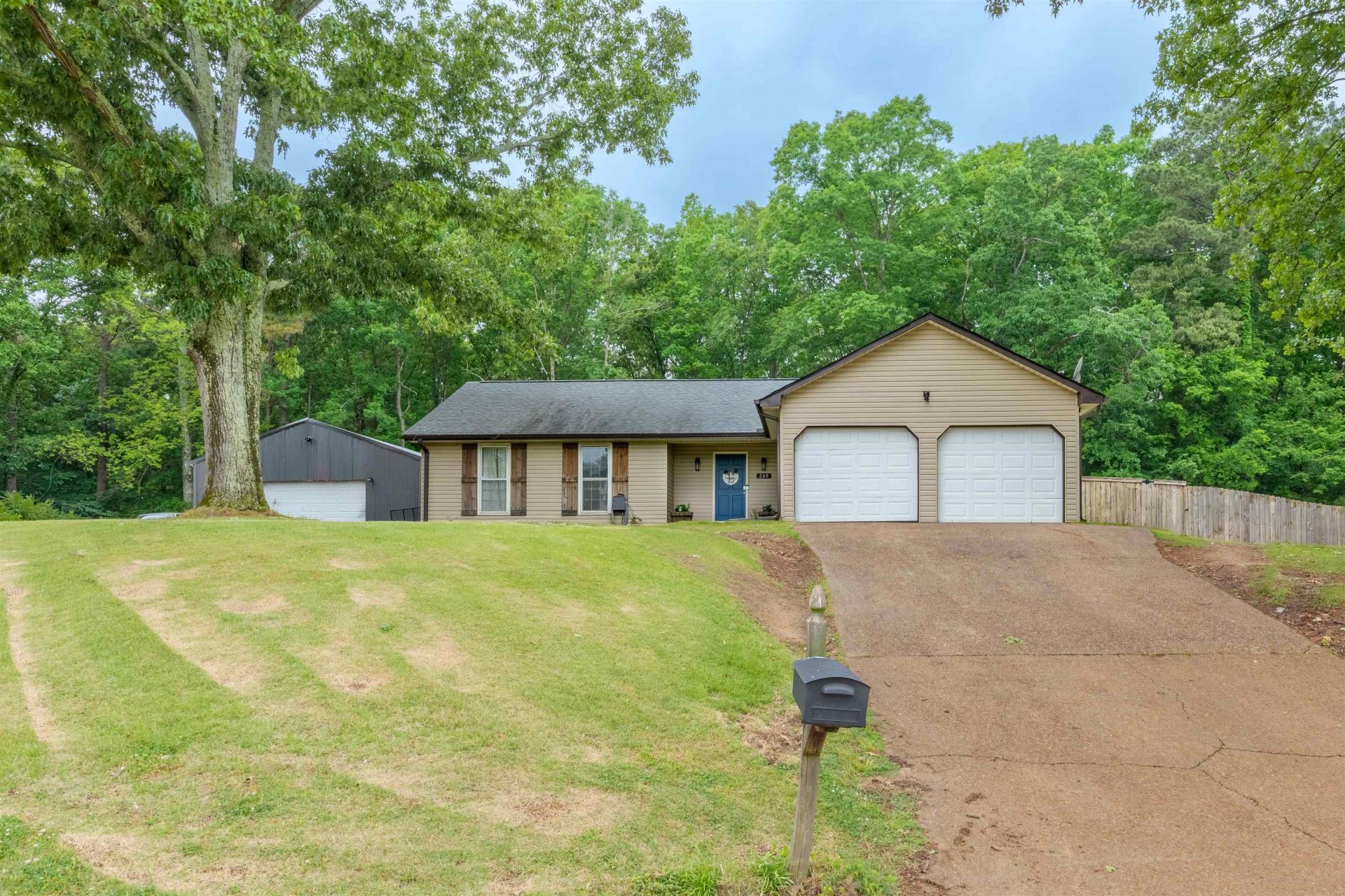 249 New Castle Dr, Florence, AL 35633 Main Photo
