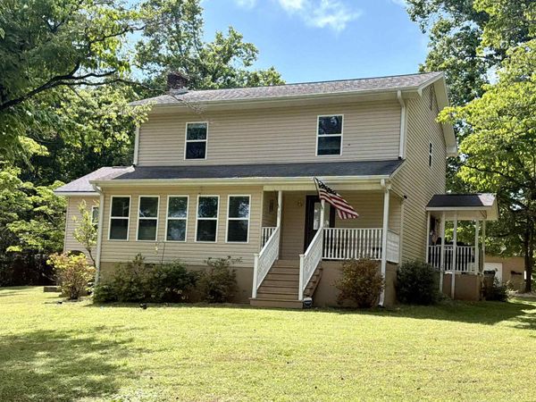 421 Lakeview Dr, Rogersville, AL 35652