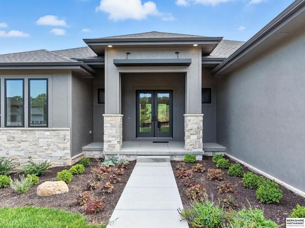 15525 Riha Circle, Springfield, NE 68059