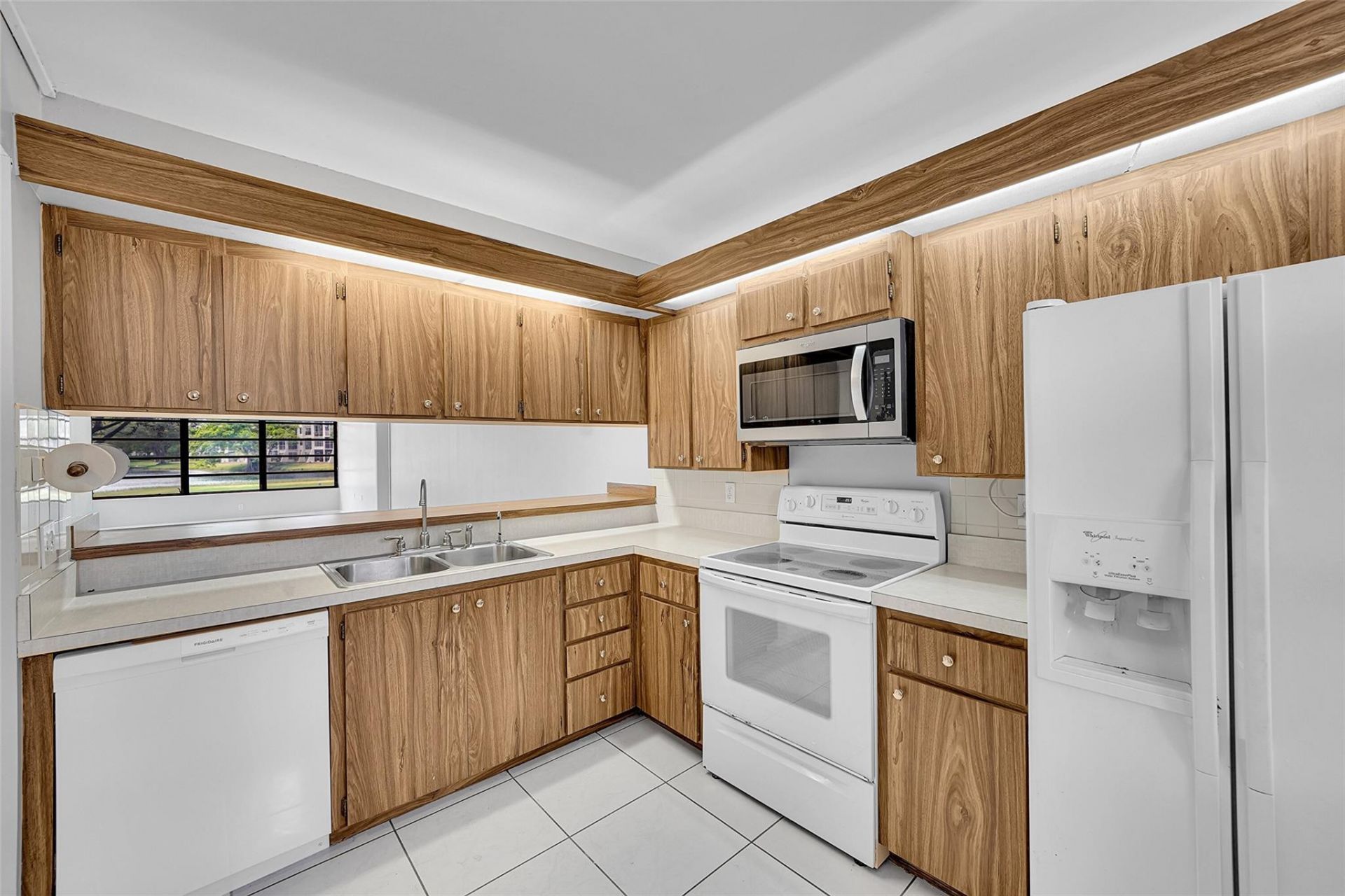 1713 Whitehall Drive, Unit 103, Davie, FL 33324 Photo
