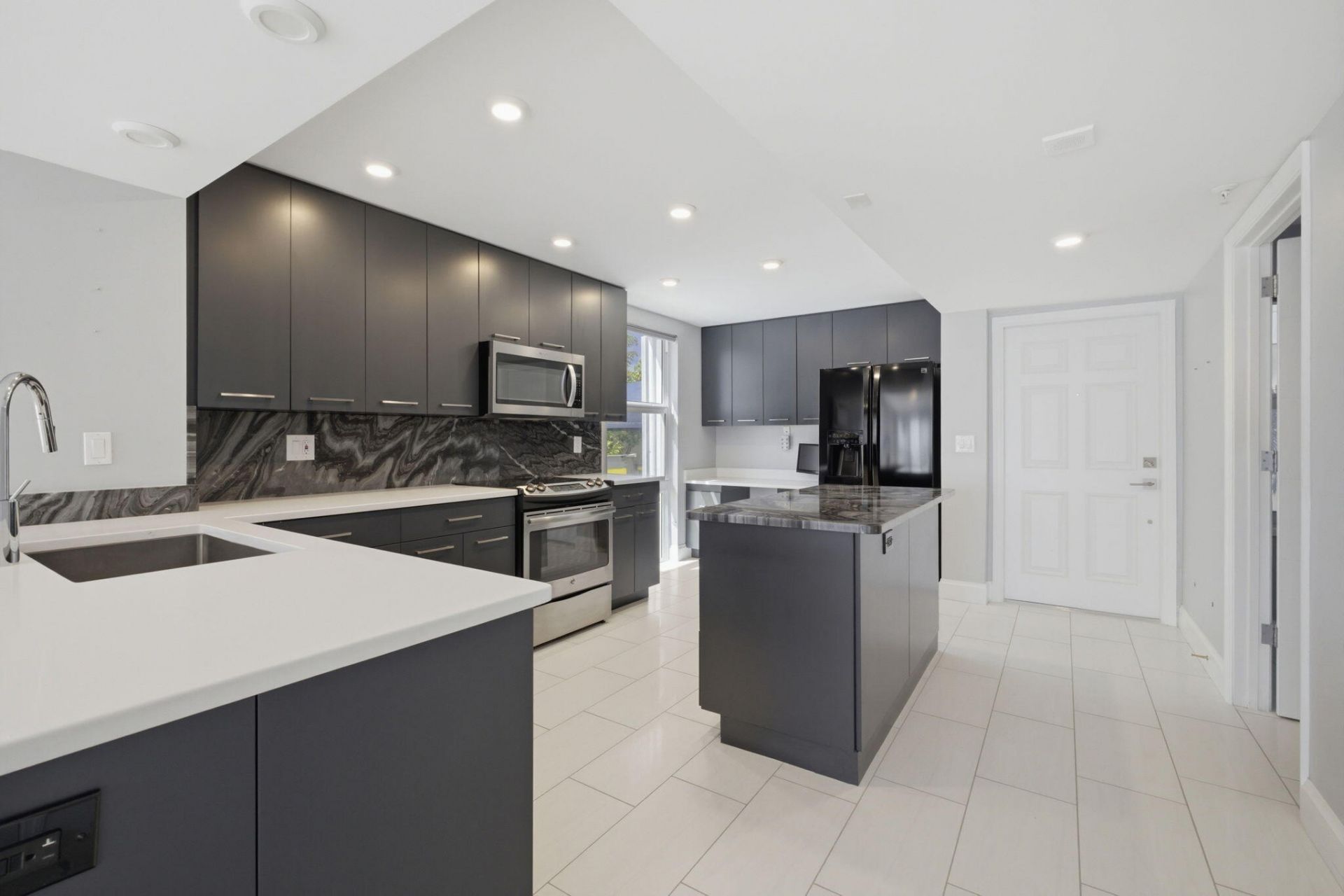 3901 S Flagler Drive, Unit 203, West Palm Beach, FL 33405 Photo