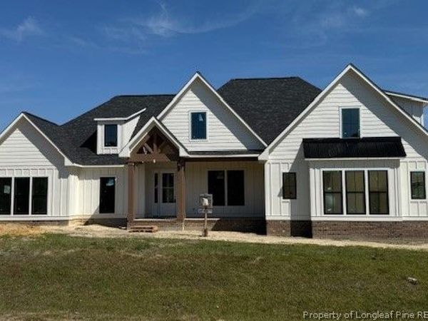 5711 Edge Farm Drive, Hope Mills, NC 28348