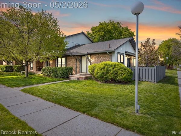 2674 Whitehall Court, Warren, MI 48091