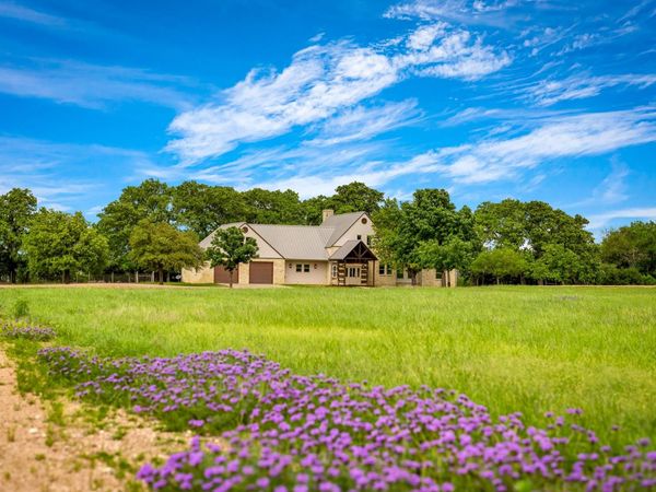810 Clear Creek LN, Fredericksburg, TX 78624