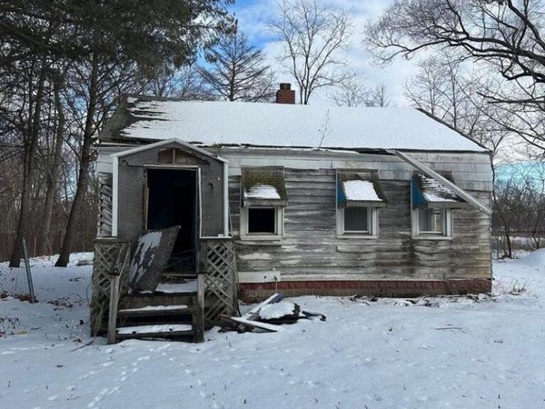 2001 Hovey Place , Gary, IN 46406