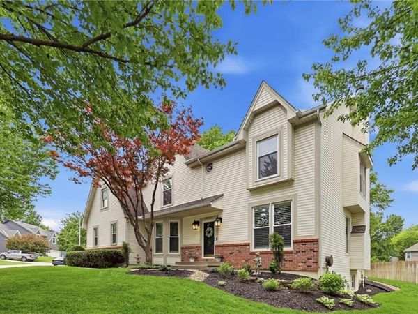 13748 S Blackfoot Drive, Olathe, KS 66062