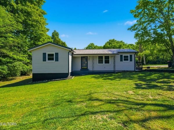 615 Carroll St, Etowah, TN 37331
