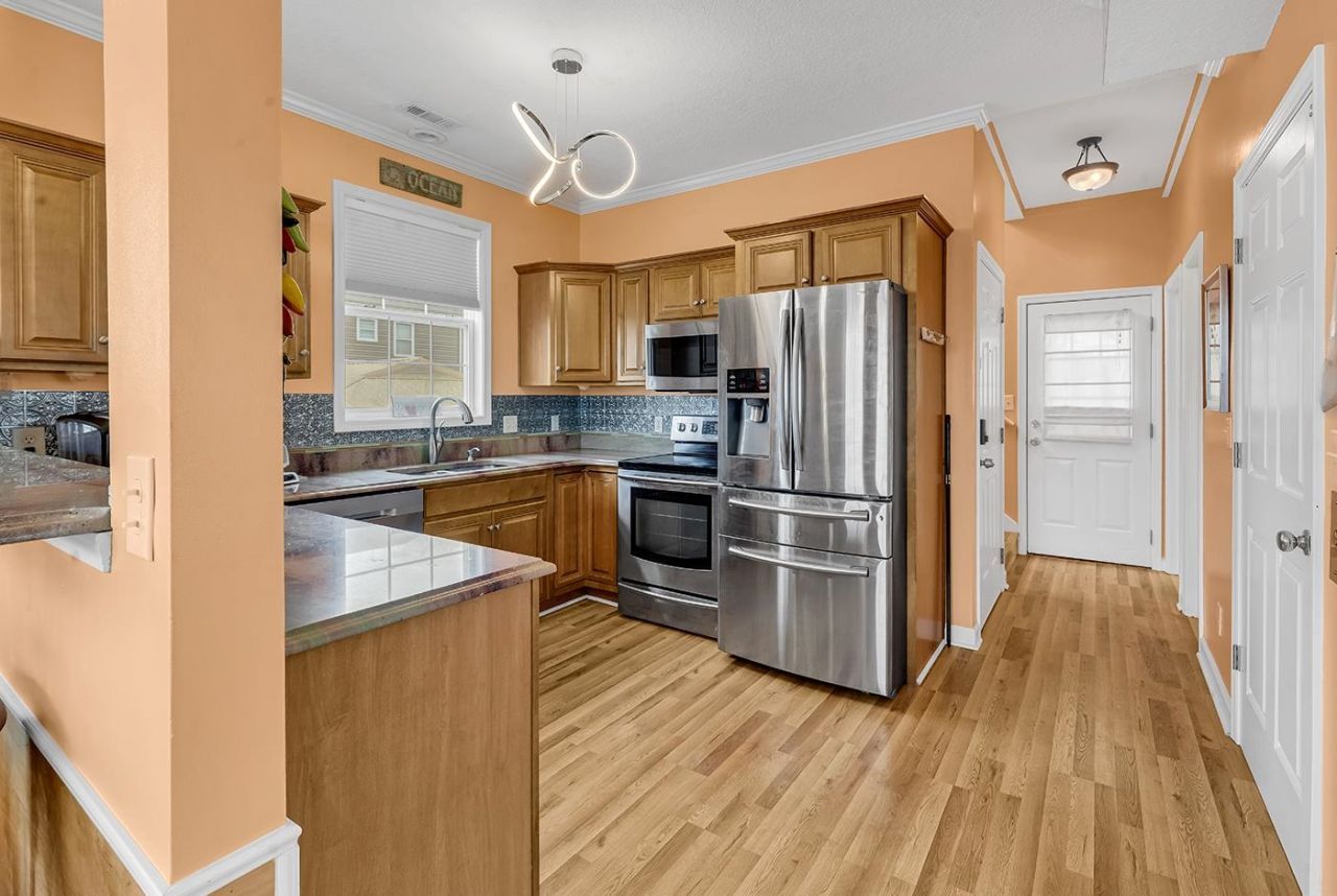 124 Rainbow Dr.  Photo 8