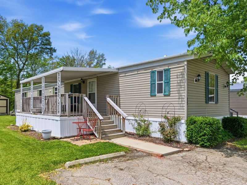 5965 Harrisburg Georgesville Road, Unit 12, Darbydale, OH 43123 Photo 1