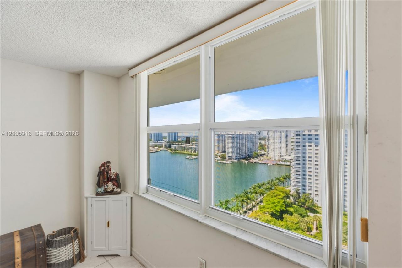 2851 NE 183rd St, Unit 2012E, Aventura, FL 33160 Photo