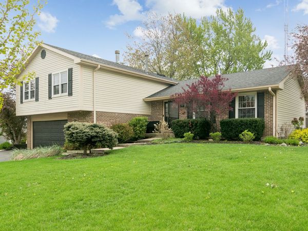 715 Fieldstone Circle, Lake Zurich, IL 60047