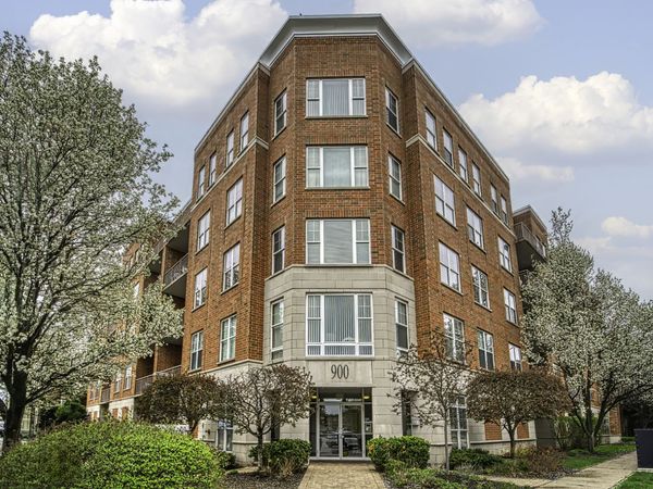 900 LEE Street , Unit 202, Des Plaines, IL 60016