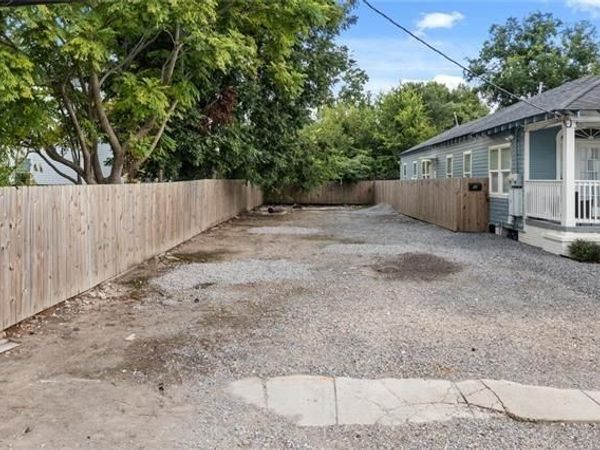 4920 CLARA Street , New Orleans, LA 70115