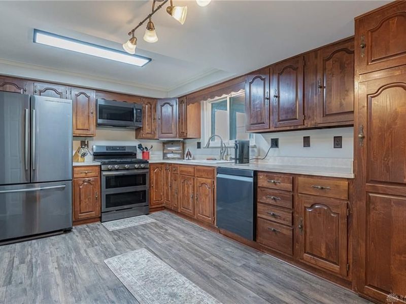 7648 Harshmanville Road, Huber Heights, OH 45424 Photo 10