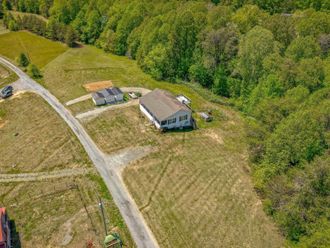 196 FOGGY BOTTOM TRL Martinsville, VA 24112