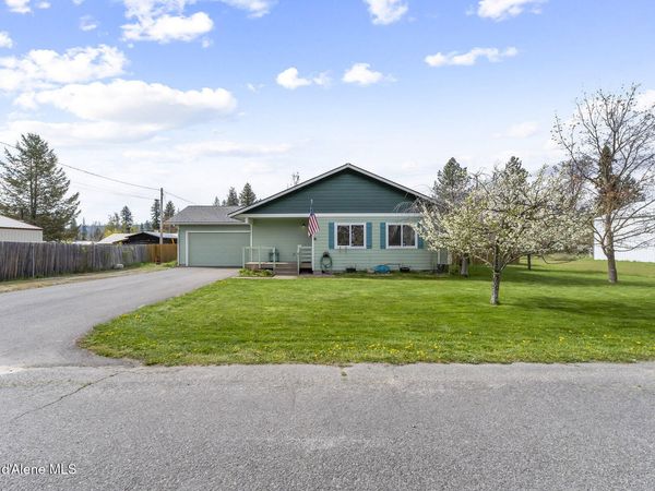 372 Glidden Ave , Priest River, ID 83856