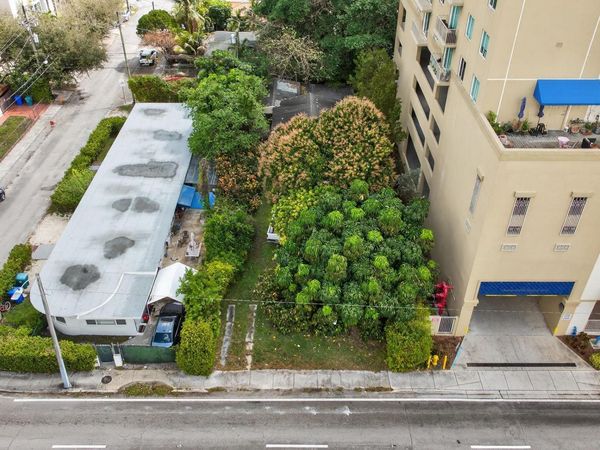 975 SW 37th Avenue, Miami, FL 33135