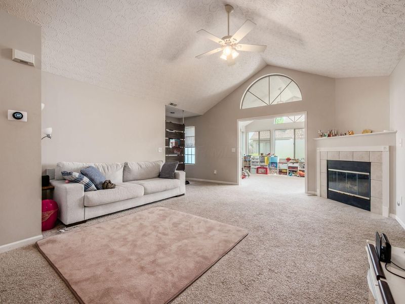 8891 Linksway Drive , Powell, OH 43065 Photo 5