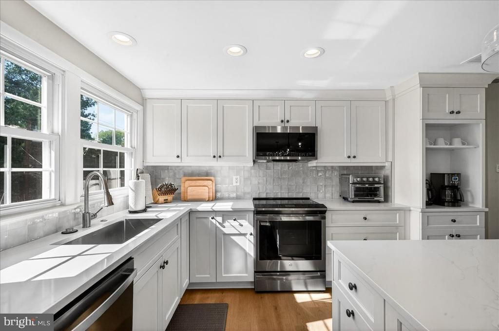 4112 Majestic Lane, Fairfax, VA 22033 Main Photo