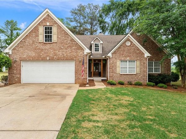 12 Grapevine Way NE, Cartersville, GA 30121