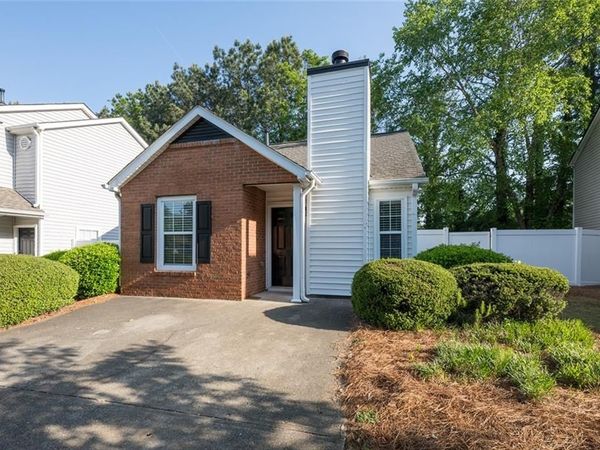 207 Daventry Way , Woodstock, GA 30188