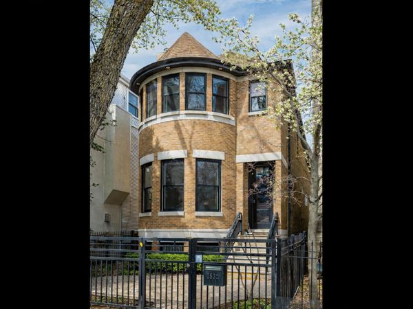 1532 W Wolfram Street, Chicago, IL 60657