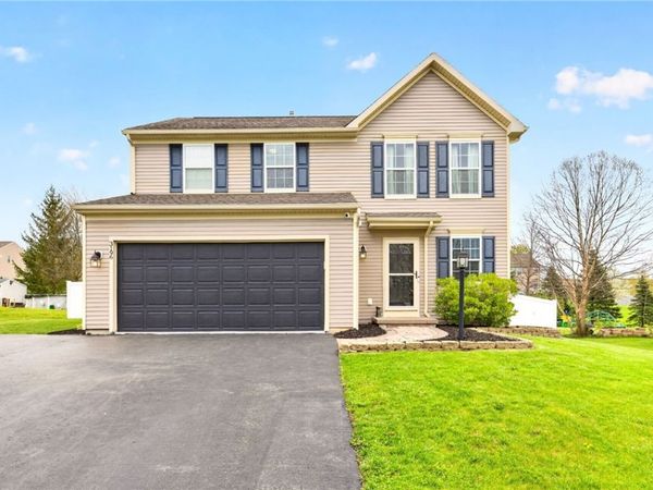 3196 Peacock Circle, Macedon, NY 14502