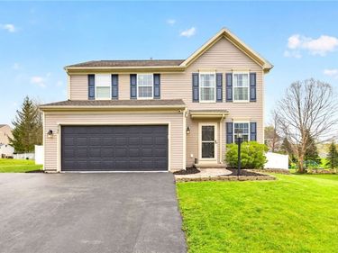 3196 Peacock Circle, Macedon, NY 14502