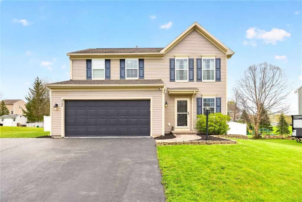 3196 Peacock Circle, Macedon, NY 14502 Main Photo