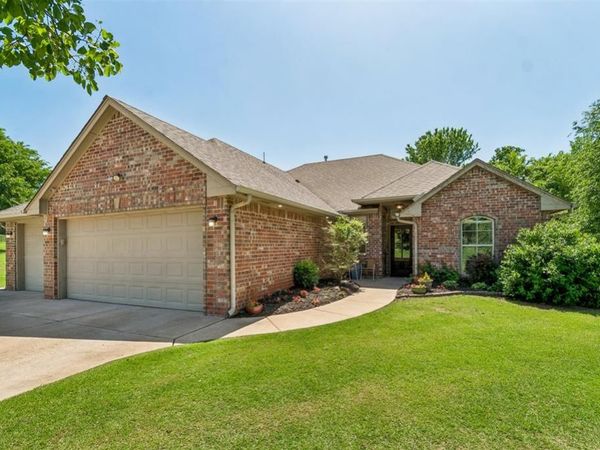 8308 Venezia Lane, Edmond, OK 73034