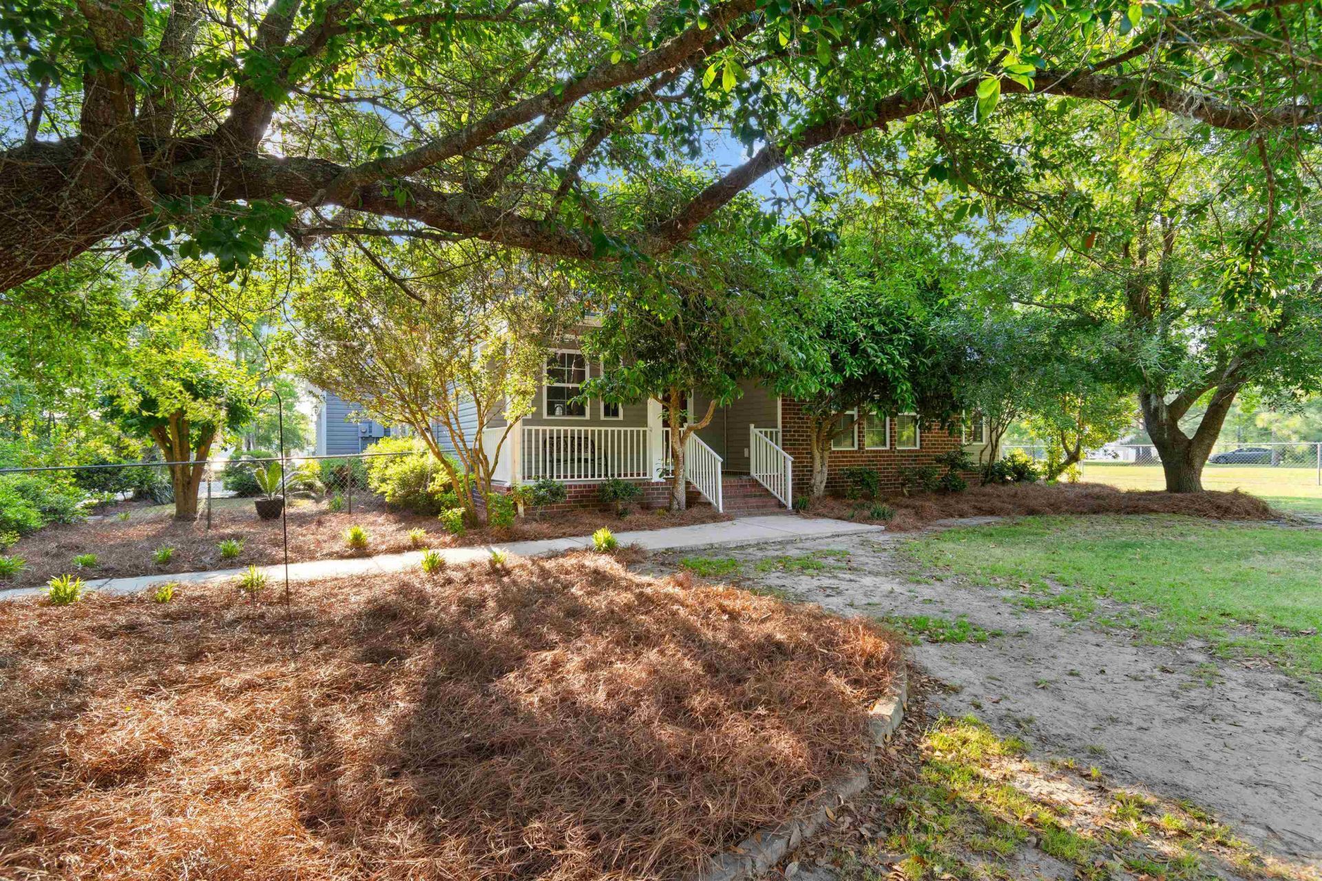 1884 Clarence Dr. Photo 46