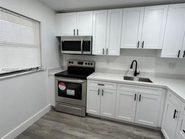 8875 Fontainebleau Blvd , Unit 201, Miami, FL 33172