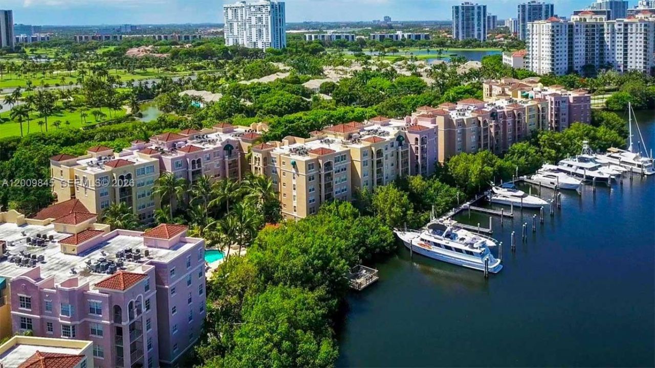 19801 E Country Club Dr , Unit 4307, Aventura, FL 33180 Photo