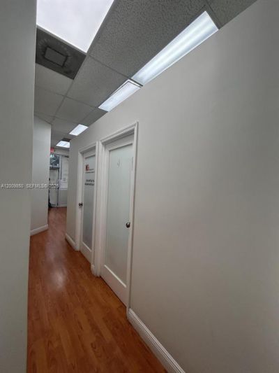 19300 W Dixie Hwy , Unit 10, Miami, FL 33180 Photo