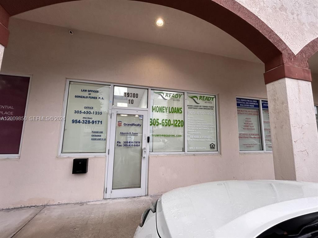 19300 W Dixie Hwy , Unit 10, Miami, FL 33180 Photo
