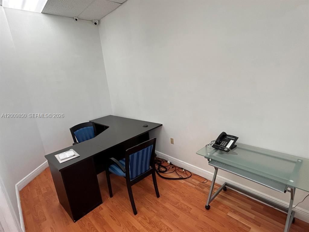 19300 W Dixie Hwy , Unit 10, Miami, FL 33180 Photo